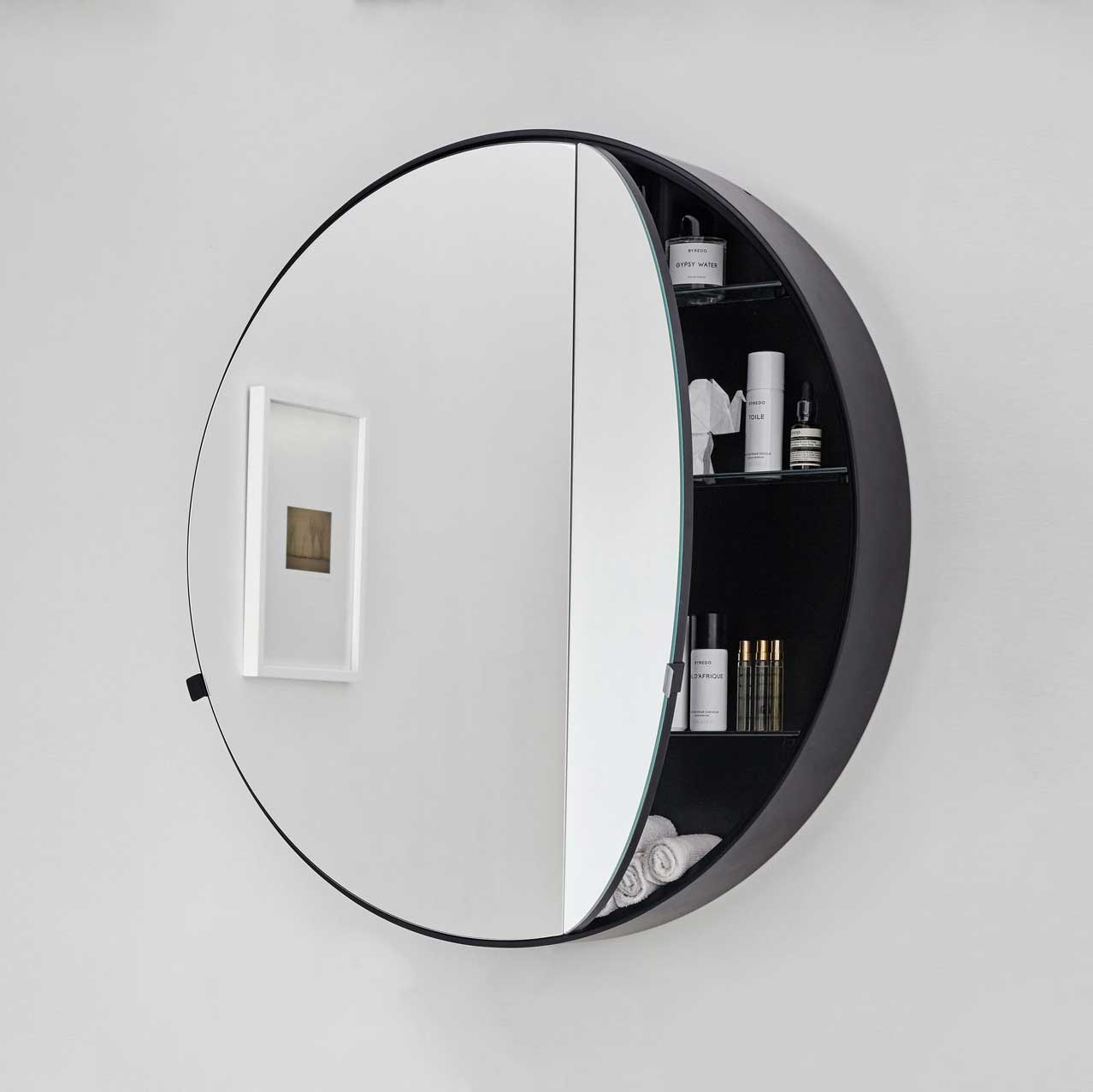Овальное зеркало с полкой для ванной комнаты